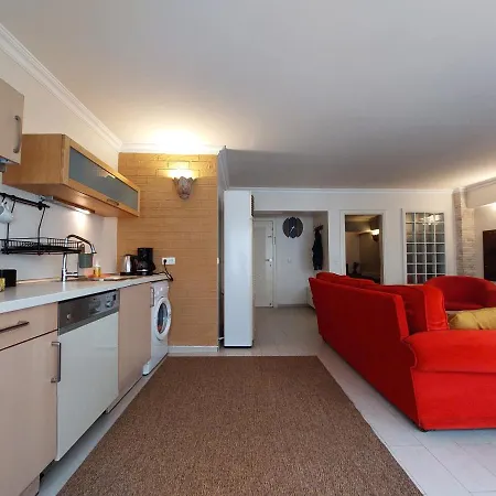 Spacious On Istiklal Avenue Apartment *