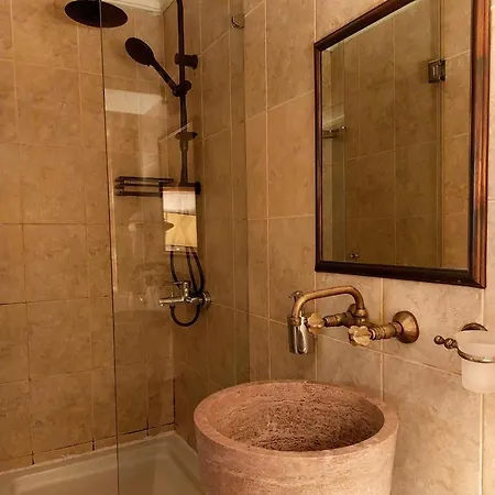 Spacious On Istiklal Avenue *